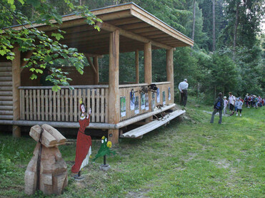 Holzbau, Klassenzimmer, Gruppe | © TVB Naturpark Zirbitzkogel-Grebenzen