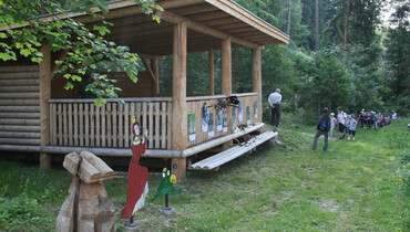 Holzbau, Klassenzimmer, Gruppe | © TVB Naturpark Zirbitzkogel-Grebenzen