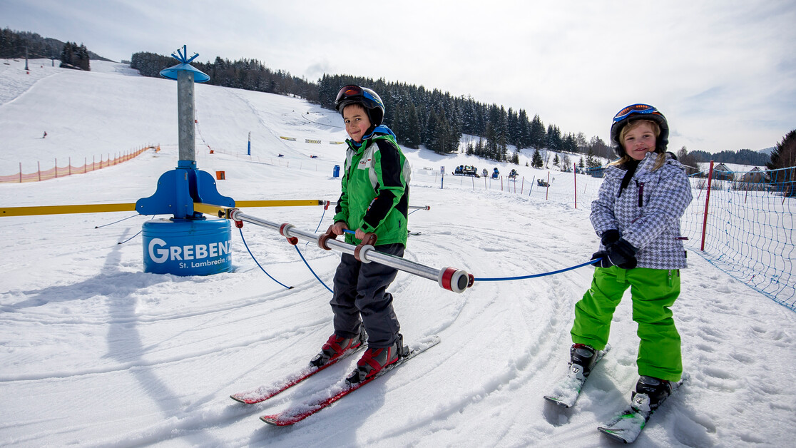 Kinderland, skifahren lernen, Karusell | © Skigebiet Grebenzen | ikarus.cc