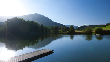 romantischer Teich, mit Steg, Sonne scheint | © Steiermark Tourismus, Harry Schiffer